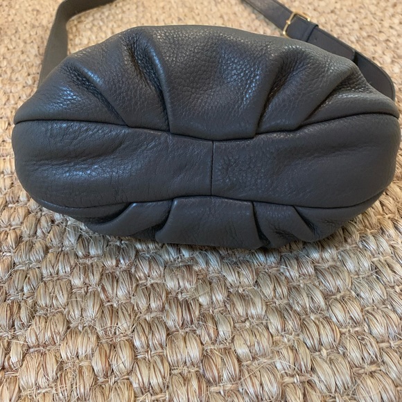 Marc by Marc Jacobs grey cross body bag - Picture 3 of 4